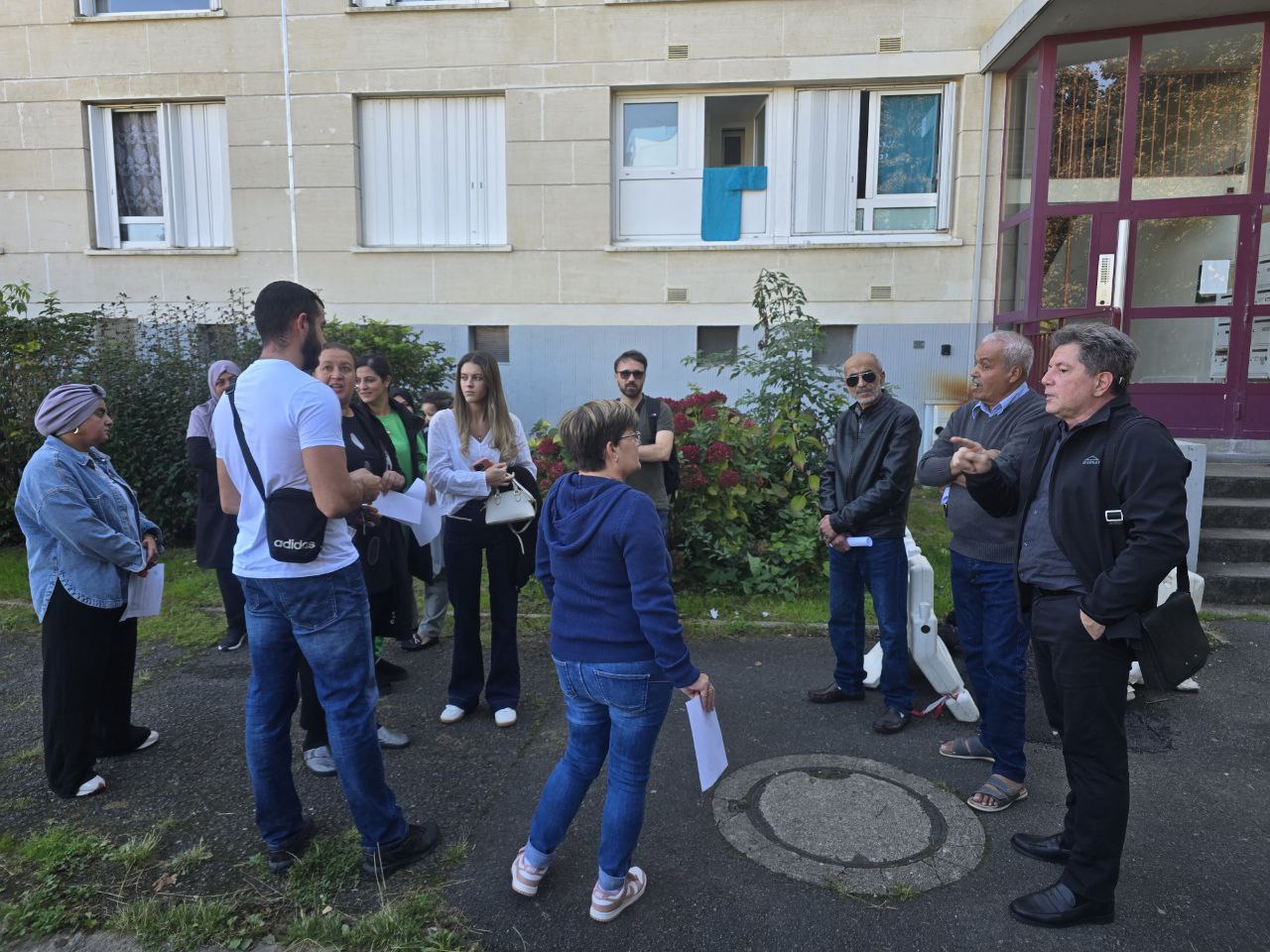 A la rencontre d&rsquo;habitants des résidences de l&rsquo;OPH boulevard Jean-XXIII à Angoulême.